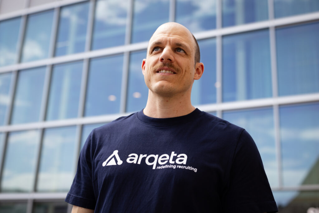 Rolf Pfosi, Gründer von arqeta